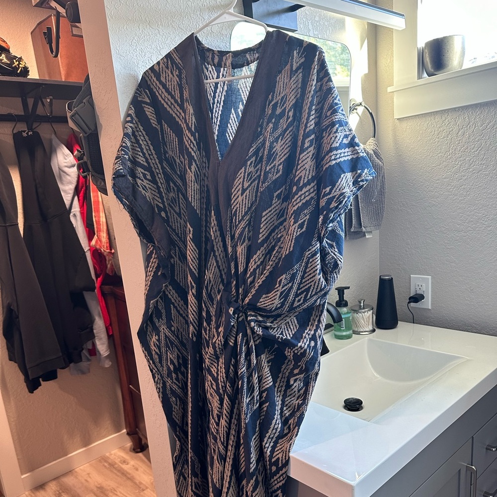 Magnolia Pearl navy and cream patterned kimono-style dress